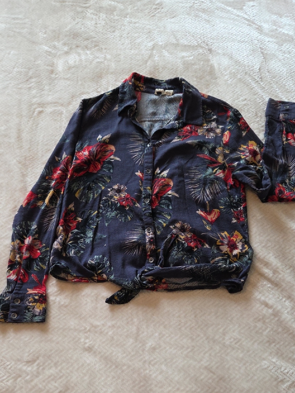 CUTE ROXY Button Down Tie Front Hem Floral Blouse Size Small